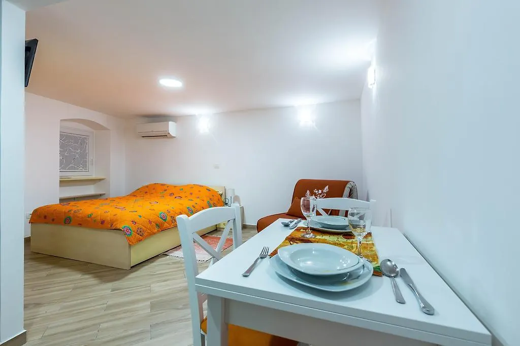 Studio Apartman Hana Lovran Apartment